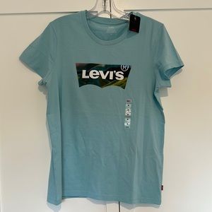 Women’s Levi’s t-shirt